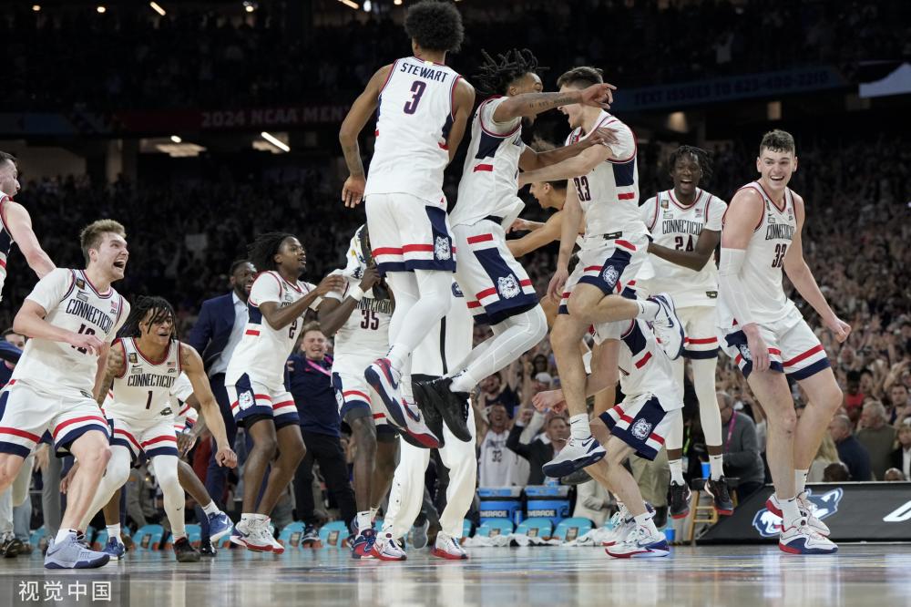 她经历了职 她经历了职